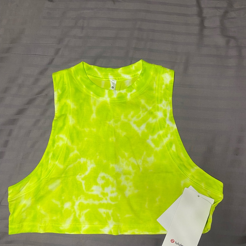 Brand new with tags never worn LULU LEMON All yours crop tie dye tank sz 2
